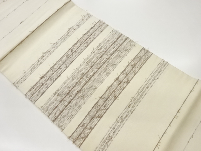 ひげ紬横縞模様織出し開き名古屋帯（額縁仕立て）